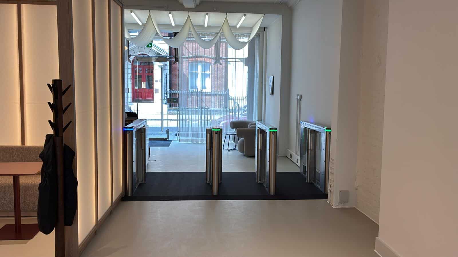 UKT EC1 uk25 speed gates2